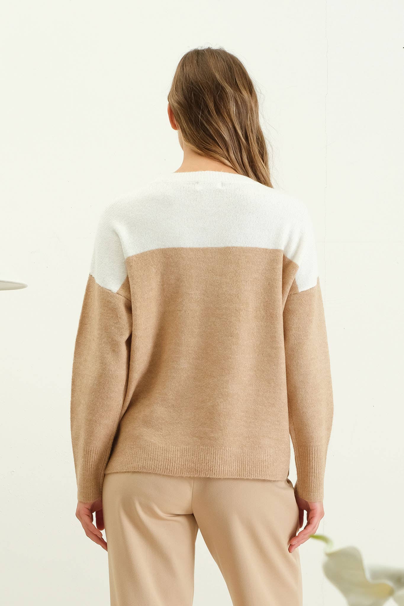 CONTRAST LONG SLEEVE SWEATER