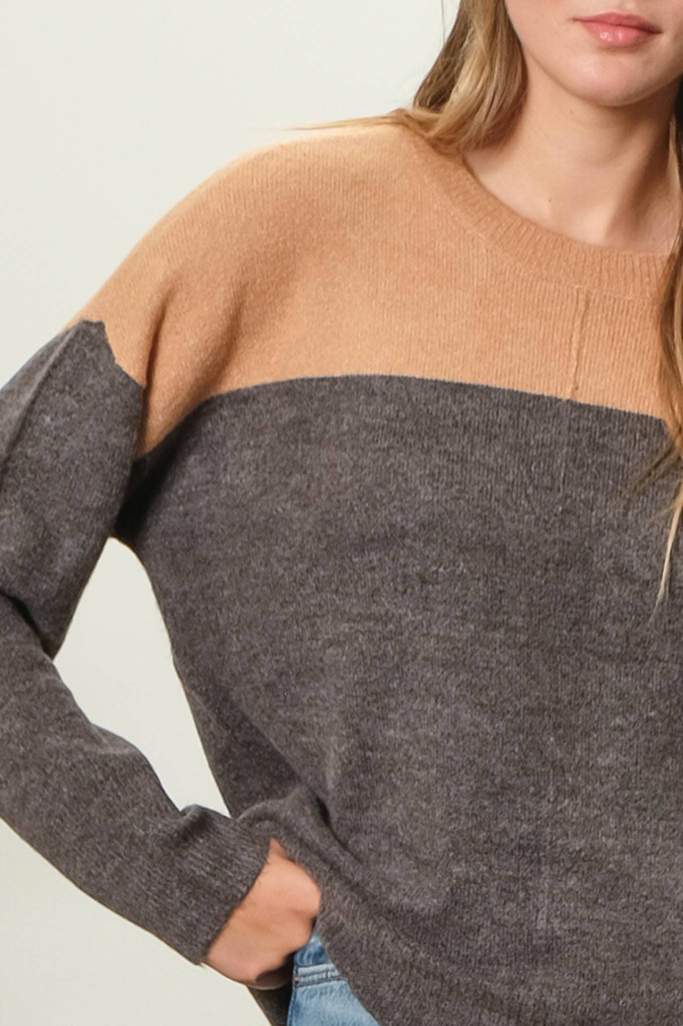 CONTRAST LONG SLEEVE SWEATER