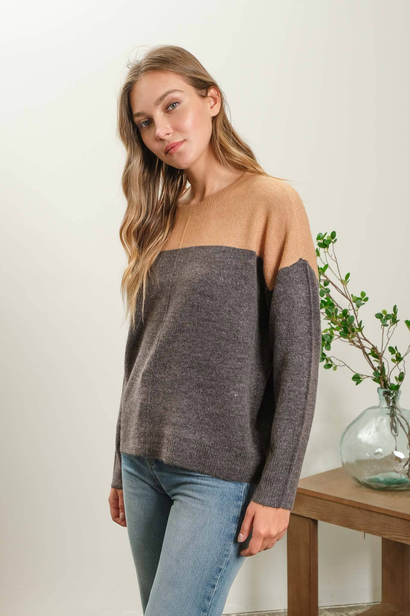 CONTRAST LONG SLEEVE SWEATER