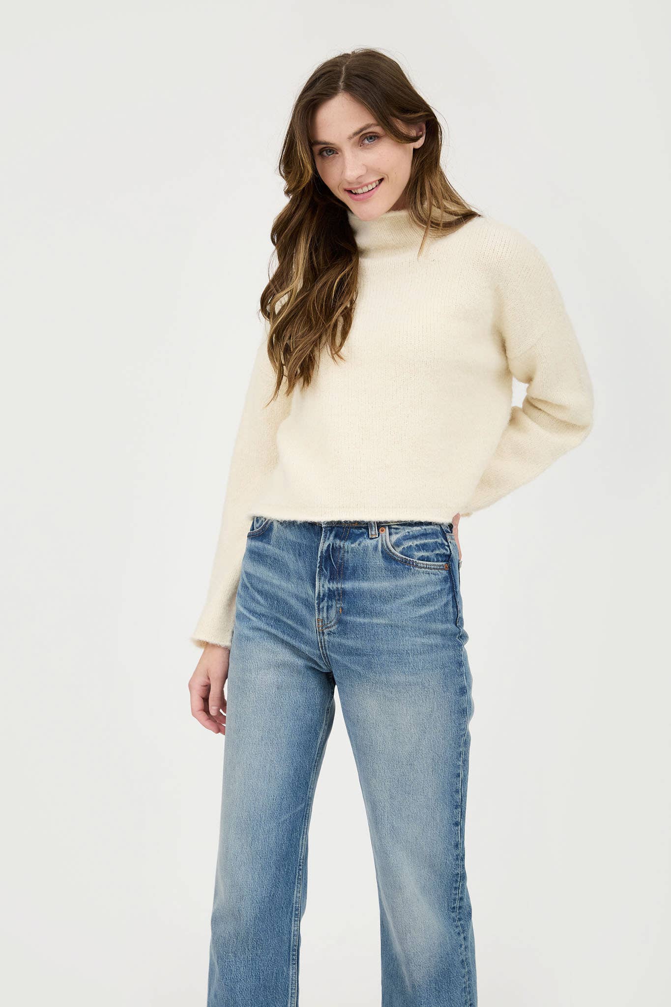 TURTLENECK LONG SLEEVE KNIT SWEATER