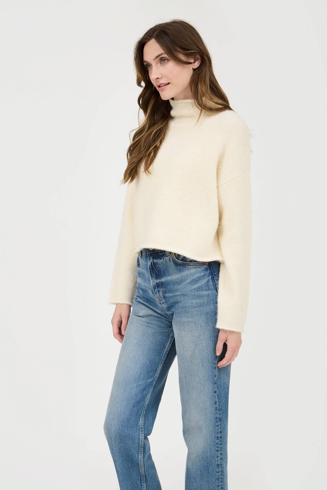 TURTLENECK LONG SLEEVE KNIT SWEATER