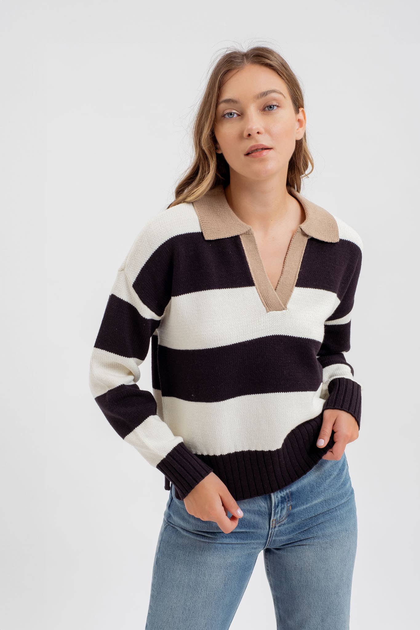 STRIPE COLLAR SWEATER